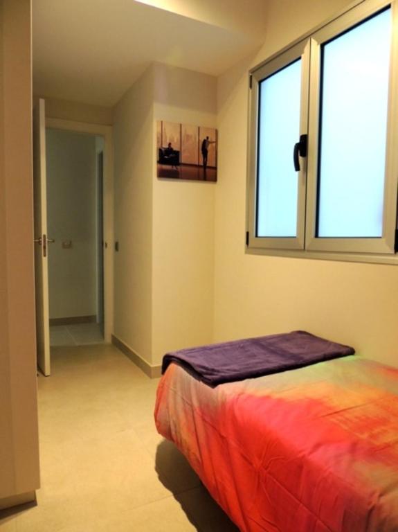 Posteľ alebo postele v izbe v ubytovaní Ocean Rest Canteras Beach & Parking