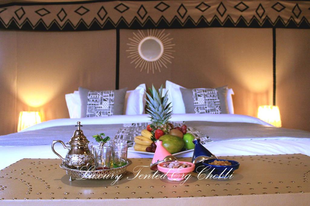 Postel nebo postele na pokoji v ubytování Luxury Tented Erg Chebbi