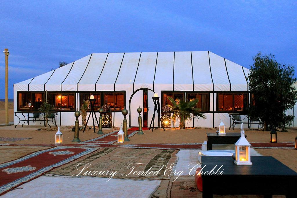 Budova, kde se the luxury tent nachází