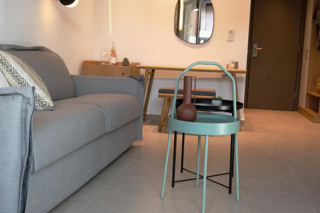 Posezení v ubytování IADES suites