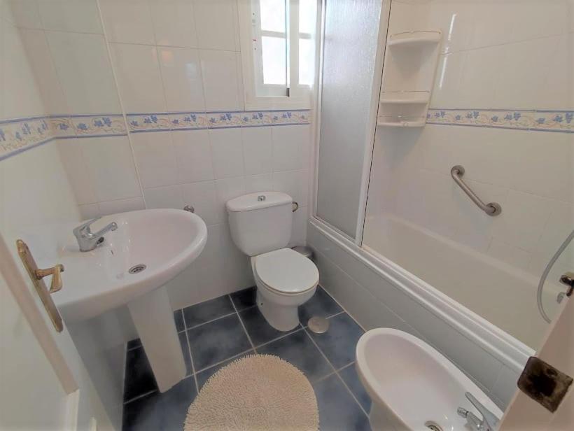 Łazienka w obiekcie Amazing 2 bedroom 2 bathroom in Ladera de Mar, Nerja