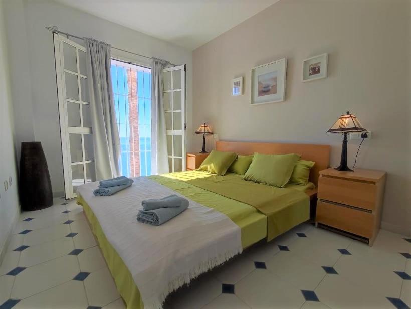 Łóżko lub łóżka w pokoju w obiekcie Amazing 2 bedroom 2 bathroom in Ladera de Mar, Nerja