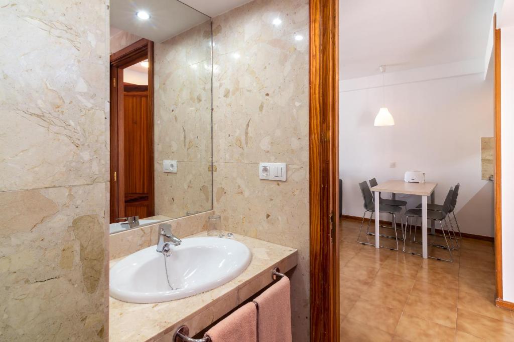 Apartamentos Montemayor - 8