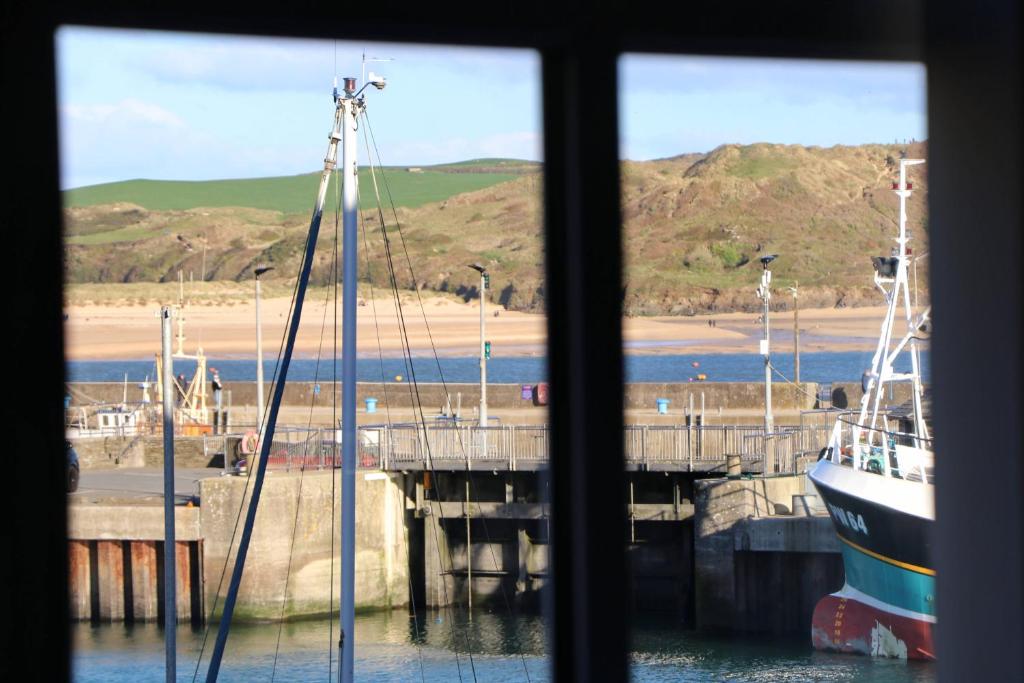 Harbourside apartment Estuary views, Padstow, UK