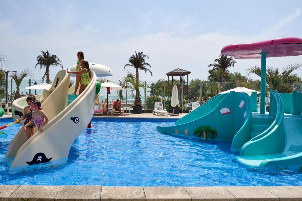 Bazén v ubytování Fancy apartment in Spa n Pool Beach resort nebo v jeho okolí