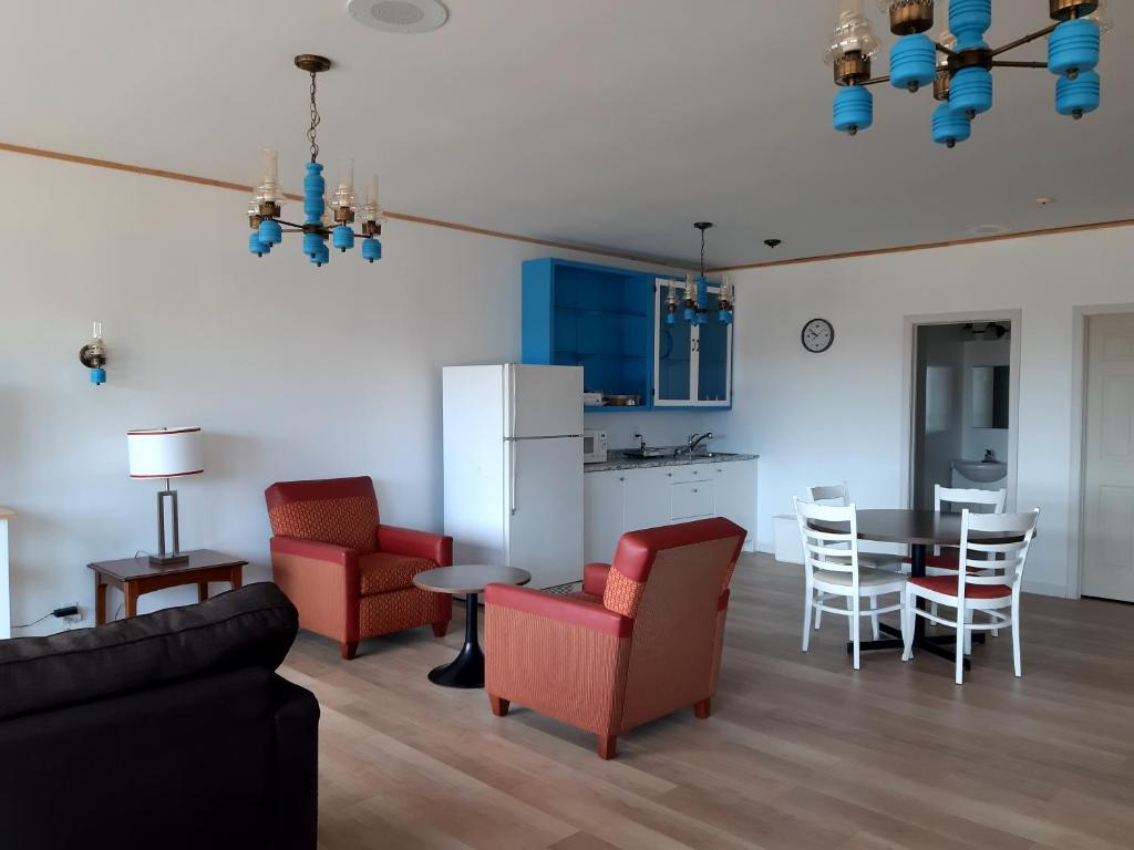 Kuchyň nebo kuchyňský kout v ubytování Balmoral Motel