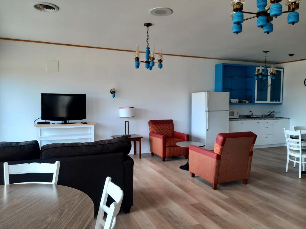 Kuchyň nebo kuchyňský kout v ubytování Balmoral Motel