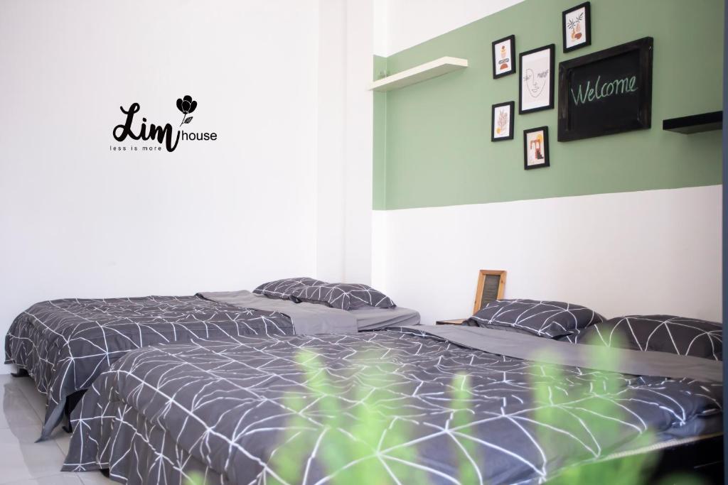 Giường trong phòng chung tại LIM Homestay
