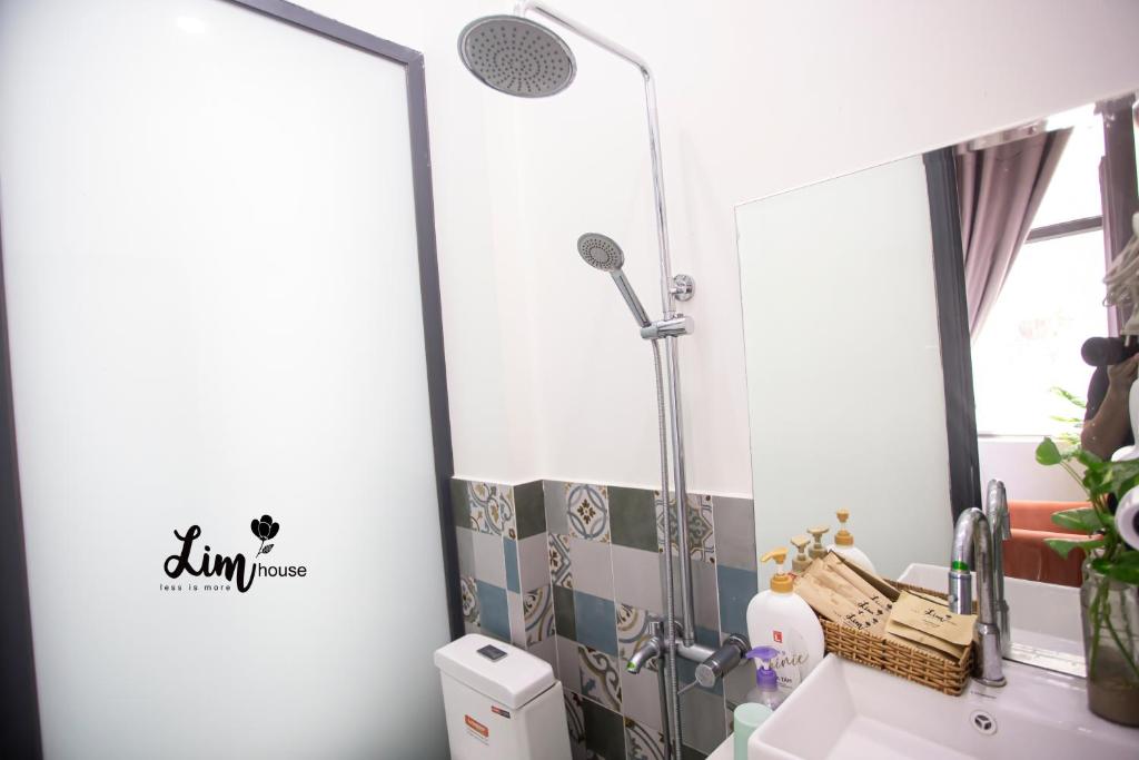 Phòng tắm tại LIM Homestay