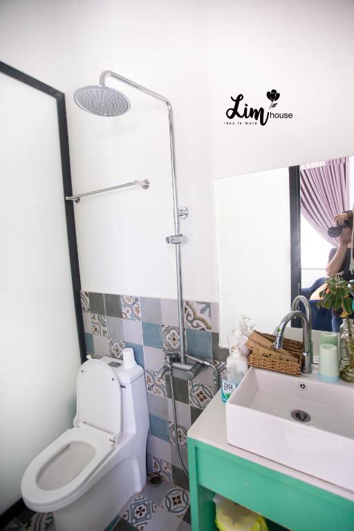 Phòng tắm tại LIM Homestay