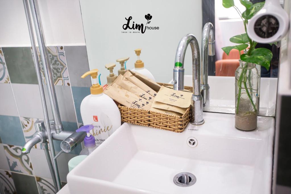 Phòng tắm tại LIM Homestay