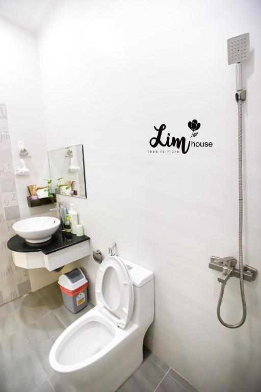 Phòng tắm tại LIM Homestay