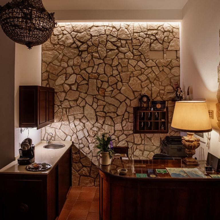 Kuchnia lub aneks kuchenny w obiekcie Palazzo Giunta - Porta Marina Ortigia