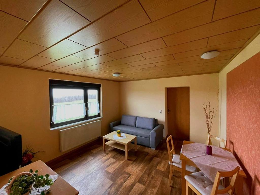 Pension Riegler - Family Room With Garden View