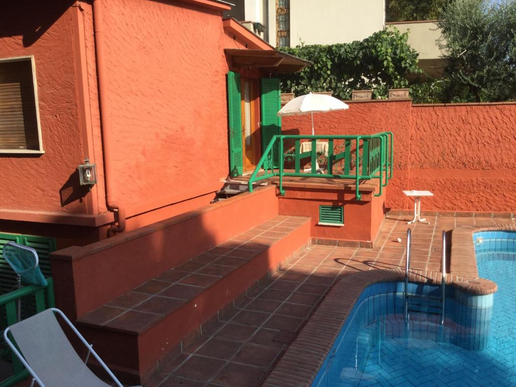 Bazén v ubytování Hotel La Querceta nebo v jeho okolí