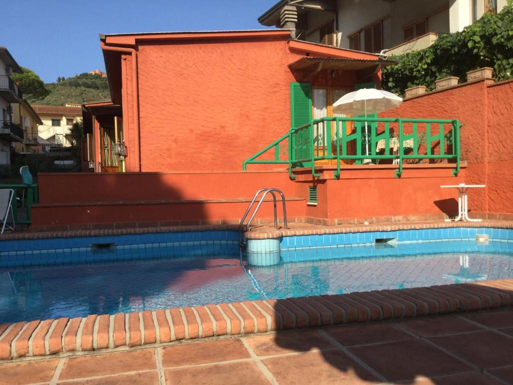 Bazén v ubytování Hotel La Querceta nebo v jeho okolí