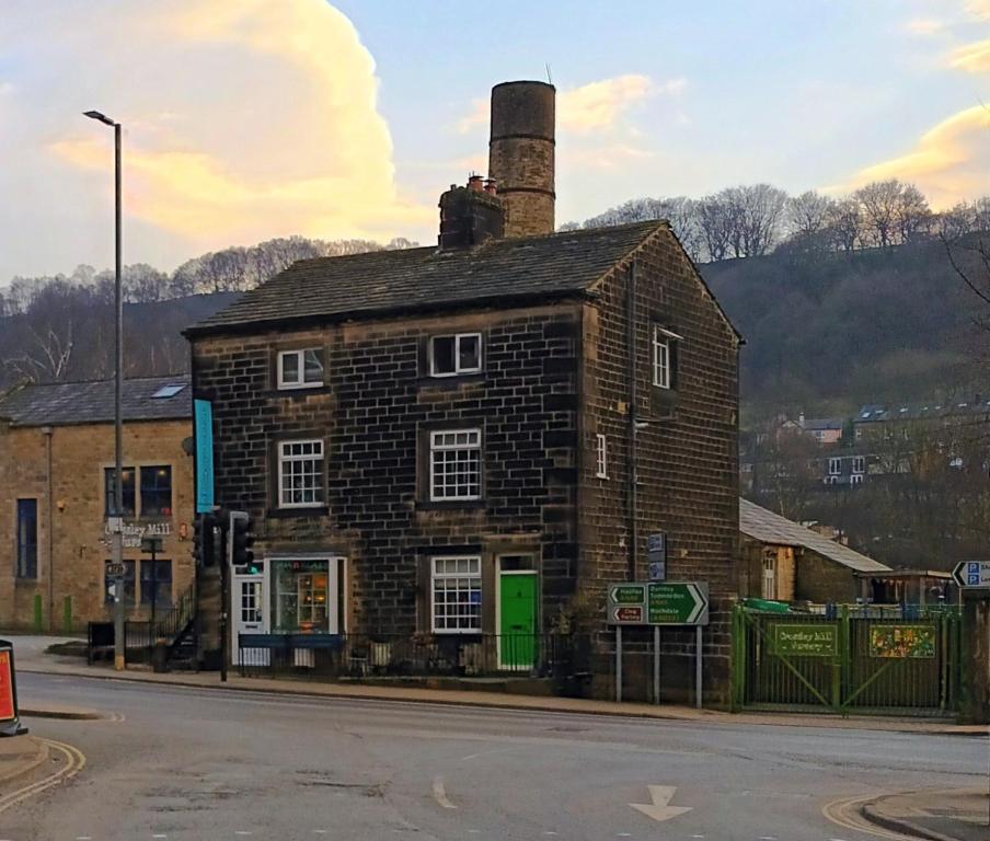 Afbeelding uit fotogalerij van 4 bedroom period Townhouse in the heart of Hebden in Hebden Bridge