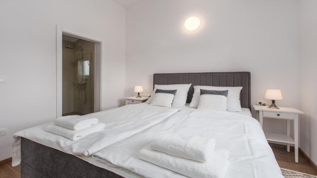 Posteľ alebo postele v izbe v ubytovaní Villa Alcove with breathtaking Sea View and Private Pool