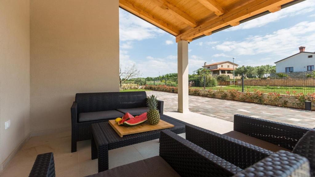 Posedenie v ubytovaní Villa Alcove with breathtaking Sea View and Private Pool