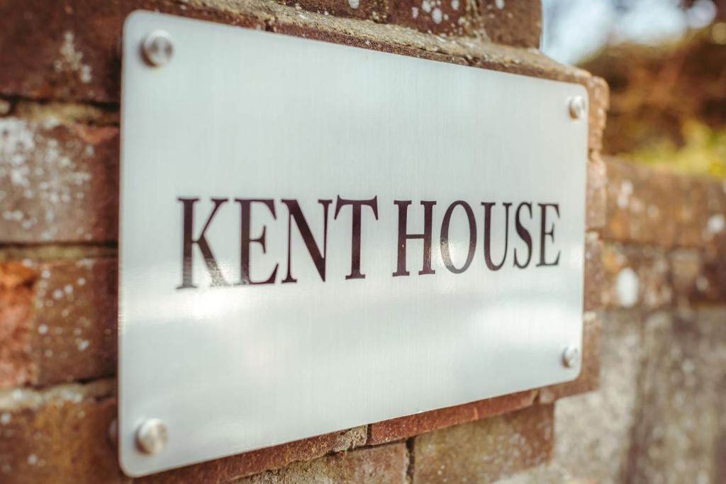 Kent House: contemporary flat close to seafront