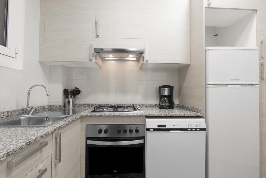 Kuchyňa alebo kuchynka v ubytovaní Centric Sagrada Familia Apartments