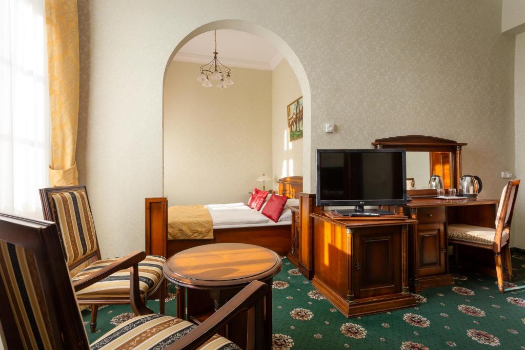TV a/nebo společenská místnost v ubytování Hotel Eger & Park