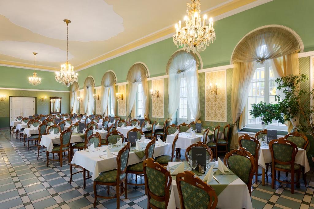 Restaurace v ubytování Hotel Eger & Park