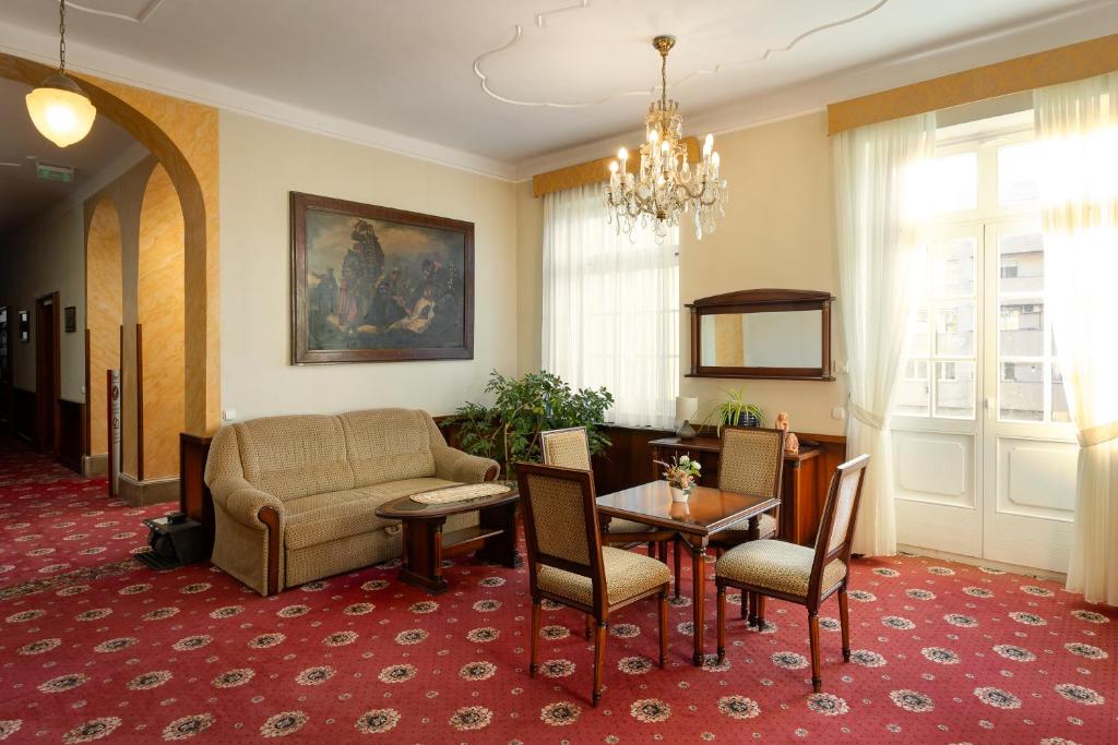 Posezení v ubytování Hotel Eger & Park