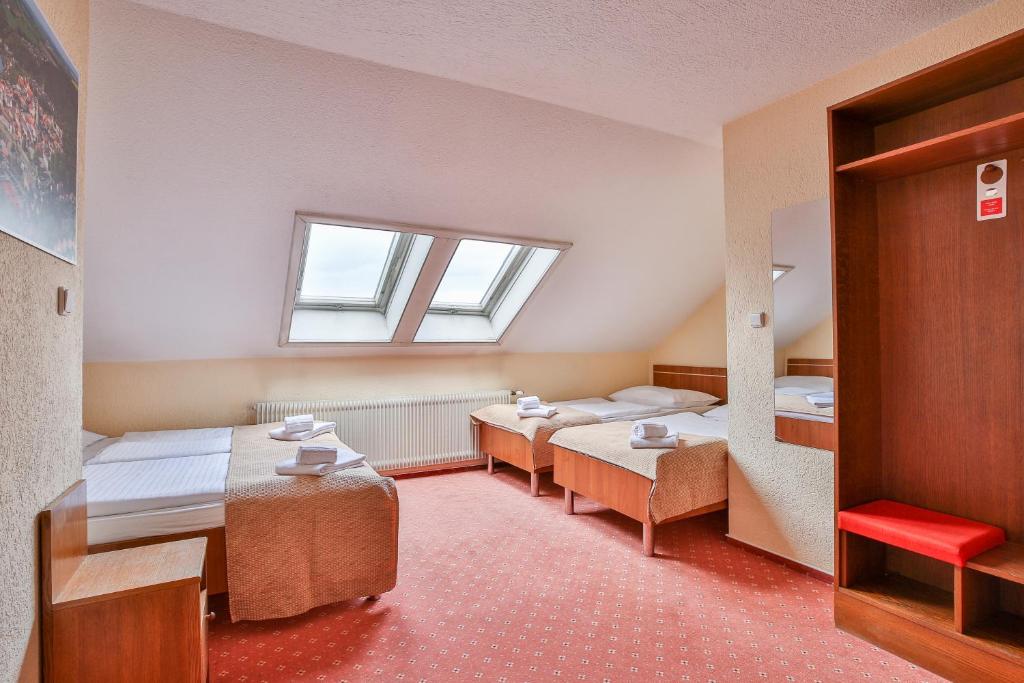 Postel nebo postele na pokoji v ubytování Hotel Tábor