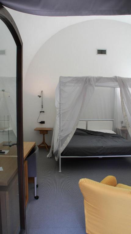 Łóżko lub łóżka w pokoju w obiekcie Hotel Cavour Et Des Officiers