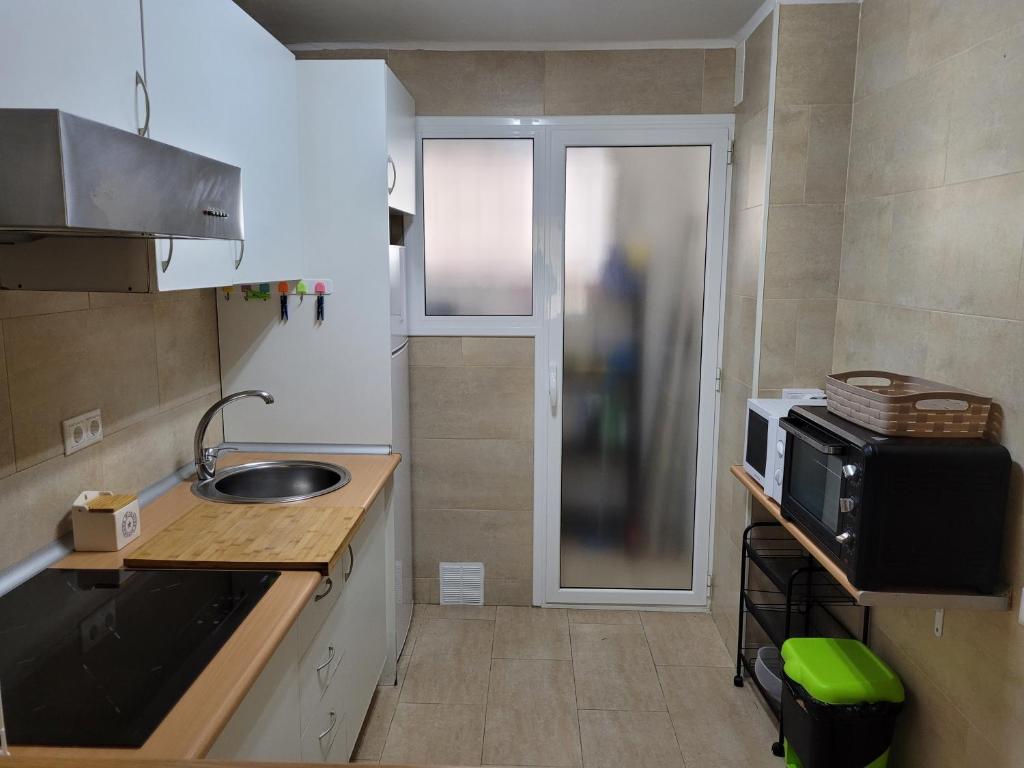 Kuchyň nebo kuchyňský kout v ubytování Salou Parque Central