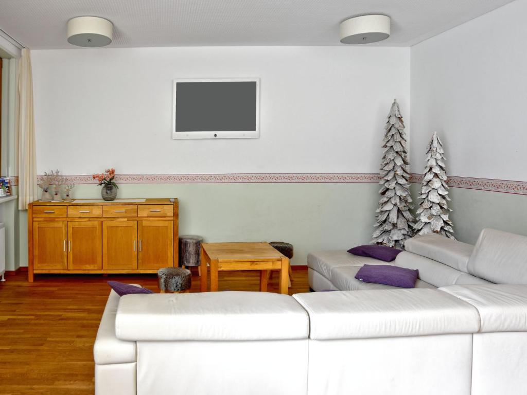 TV a/nebo společenská místnost v ubytování Holiday Home Runnimoos-1 by Interhome