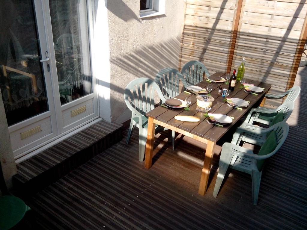 a wooden table and chairs sitting on a porch at Cabanon du Pêcheur, Parc National des Calanques in Marseille