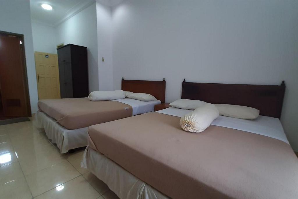 Hotel Akbar Syariah Banyumas RedPartner - ファミリールーム