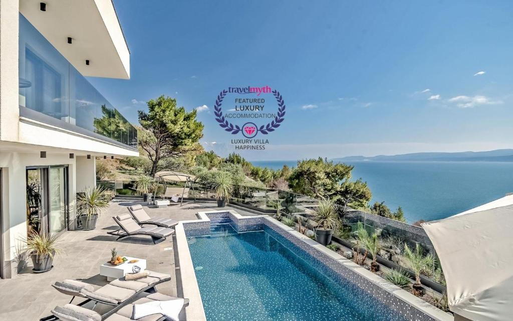 Photo inspiration: Luxury Villa Happiness Private Pool Jacuzzi Sauna Gym Near The Photo Inspiration