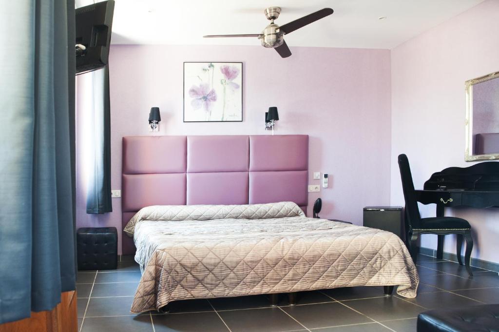 Postel nebo postele na pokoji v ubytování Splendid Hôtel