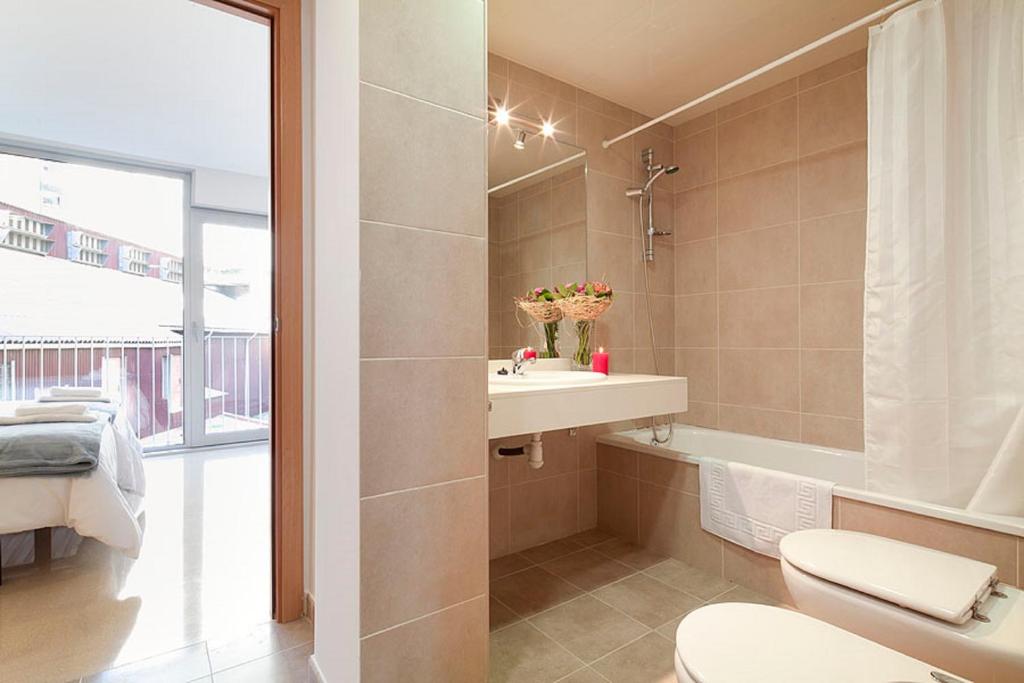 Koupelna v ubytování Charmsuites Nou Rambla