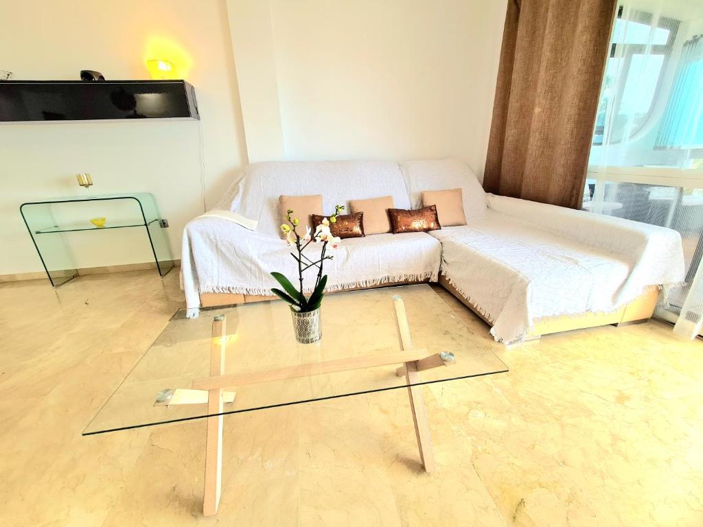 Zdjęcie z galerii obiektu SunRise Sea Views Eco Apartment With Swimming Pool w mieście Mijas