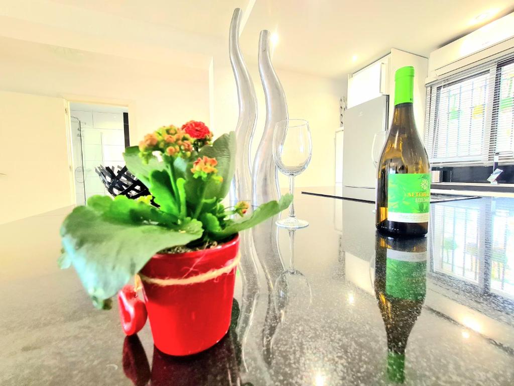 Zdjęcie z galerii obiektu SunRise Sea Views Eco Apartment With Swimming Pool w mieście Mijas