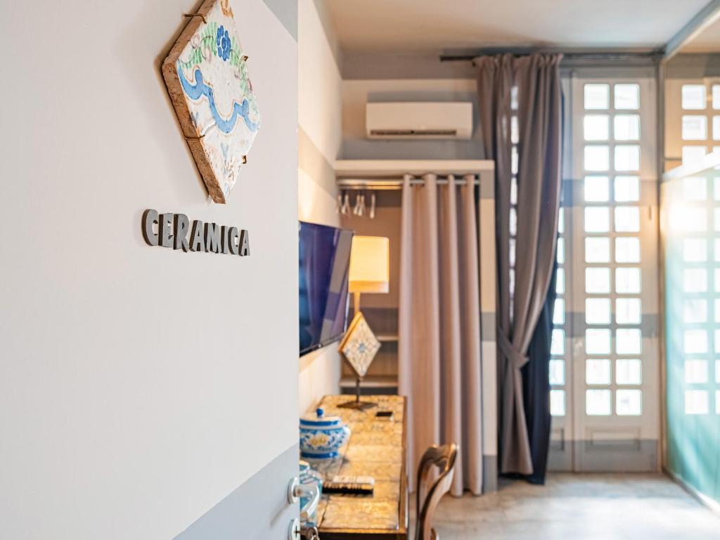 Telewizja i/lub zestaw kina domowego w obiekcie Design 4 Rooms
