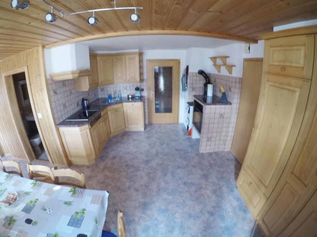 Kuchyň nebo kuchyňský kout v ubytování Gemütliche Ferienwohnung im Berner Oberland