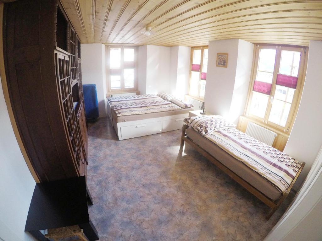 Postel nebo postele na pokoji v ubytování Gemütliche Ferienwohnung im Berner Oberland