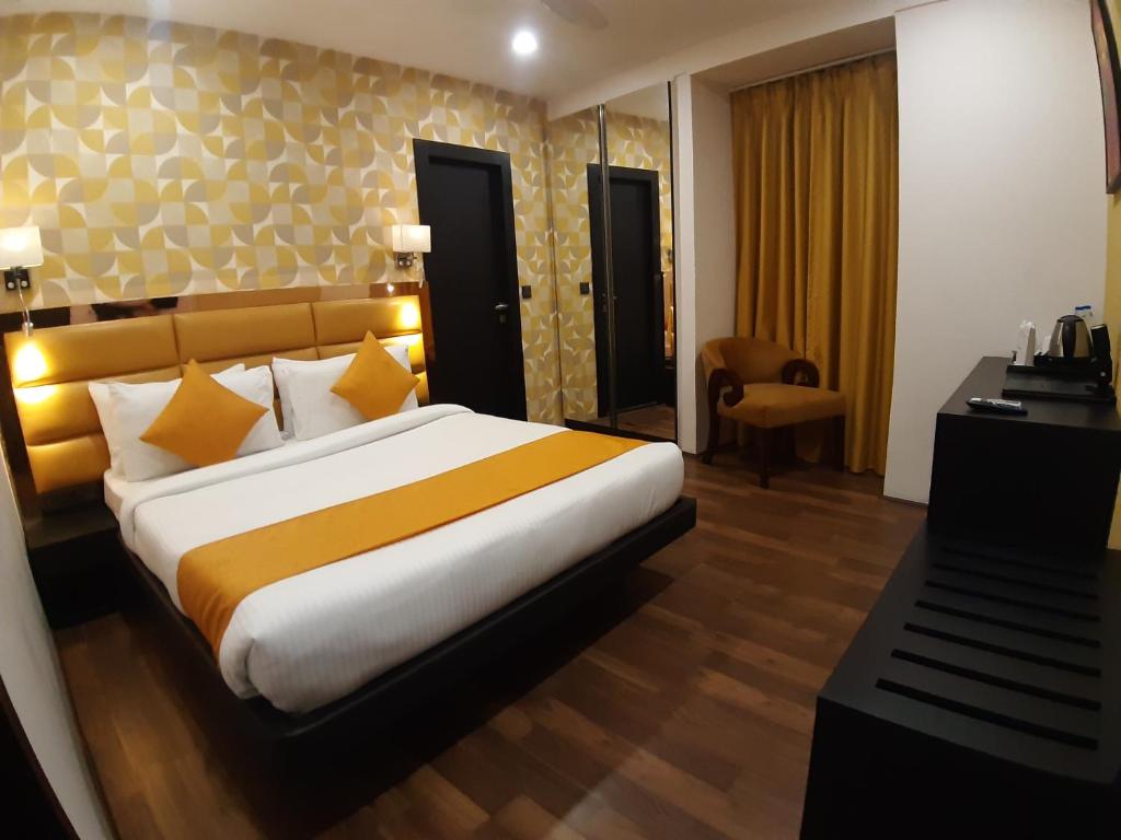 Postel nebo postele na pokoji v ubytování The Opus Kolkata - A Boutique Hotel