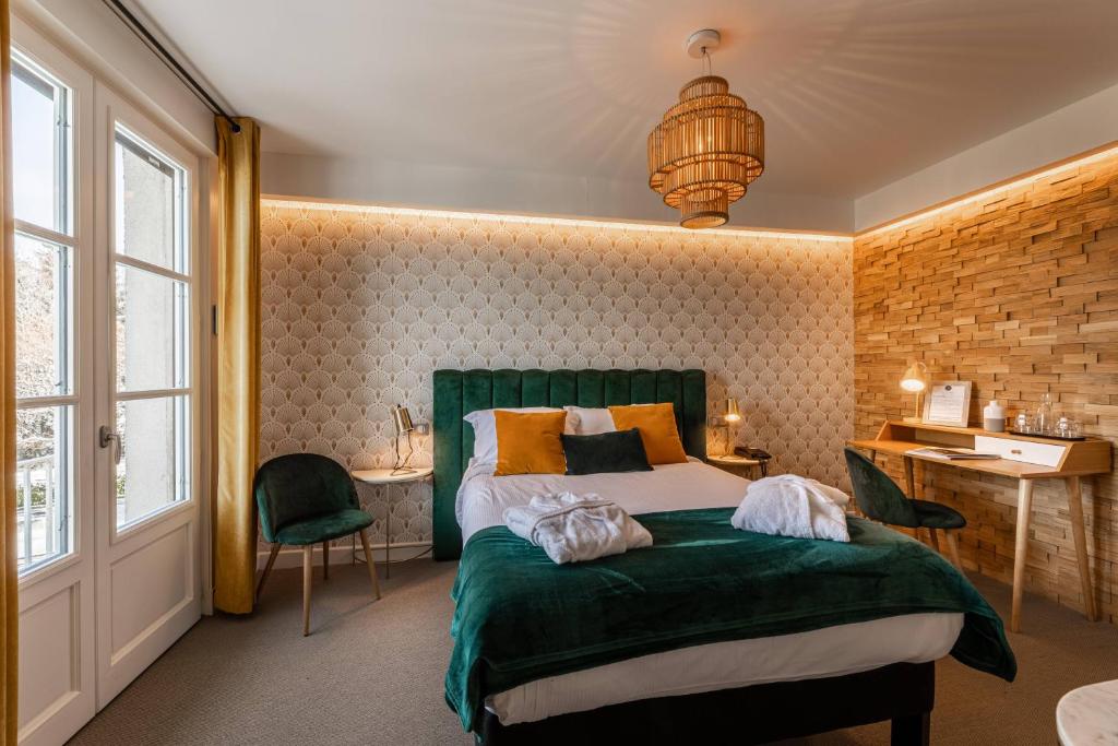 Postel nebo postele na pokoji v ubytování Le Bailliage Hôtel & Spa