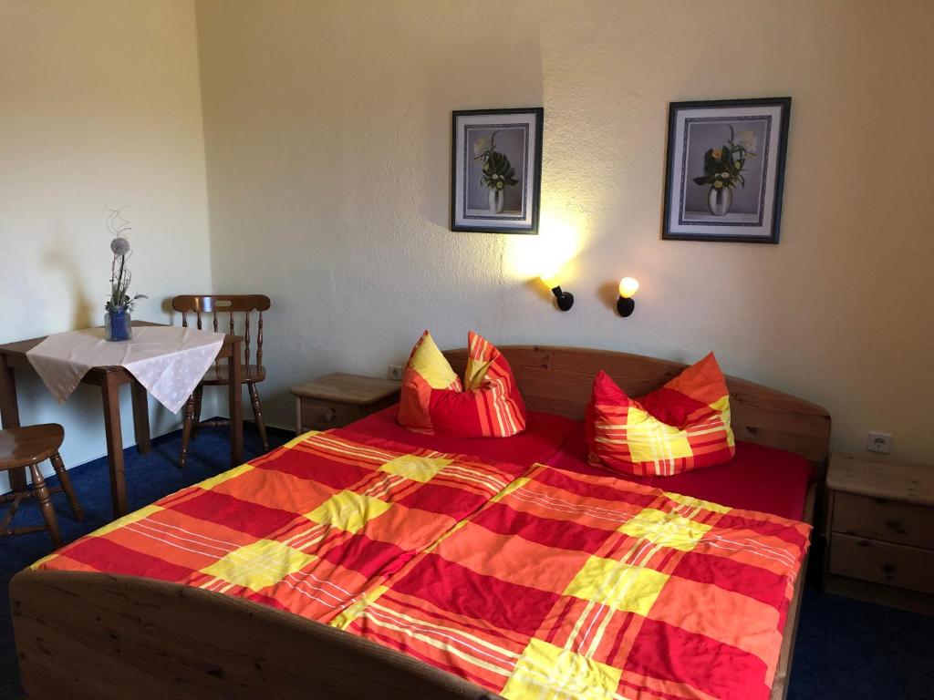 Postel nebo postele na pokoji v ubytování Pension Petersohn (ehem. Zur Heimat)
