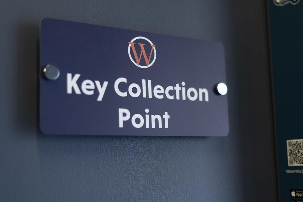 Quarter by the Warren Collection - Resim 17