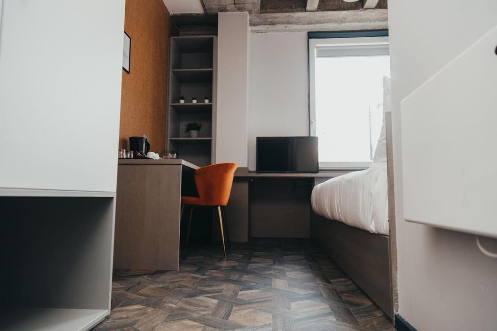 Quarter by the Warren Collection - Resim 31