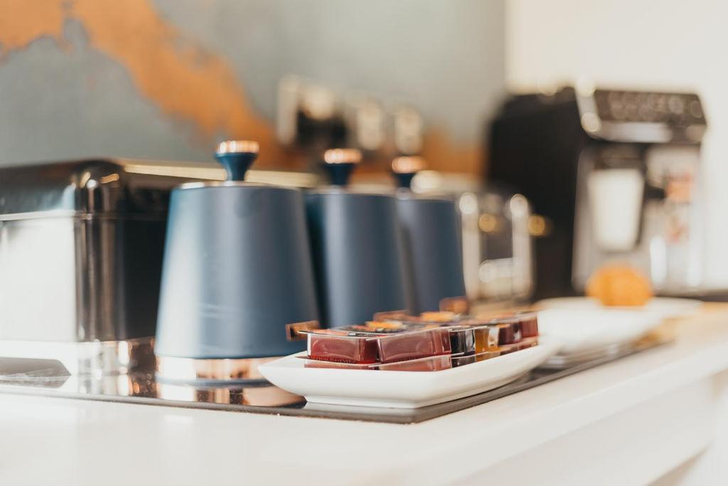 Quarter by the Warren Collection - Resim 36