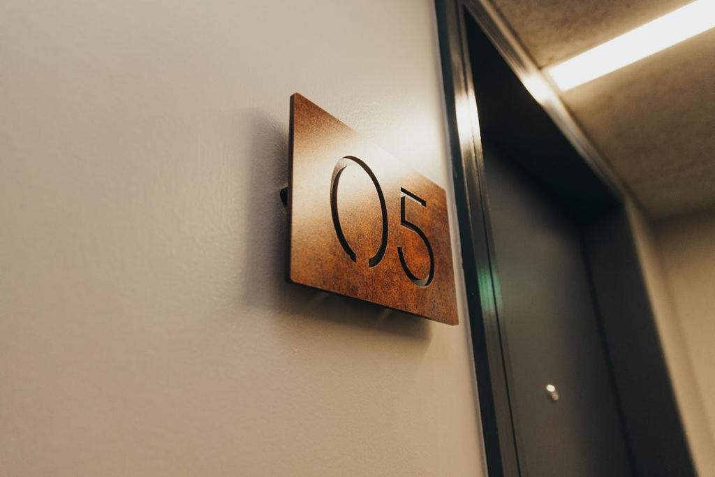 Quarter by the Warren Collection - Resim 41