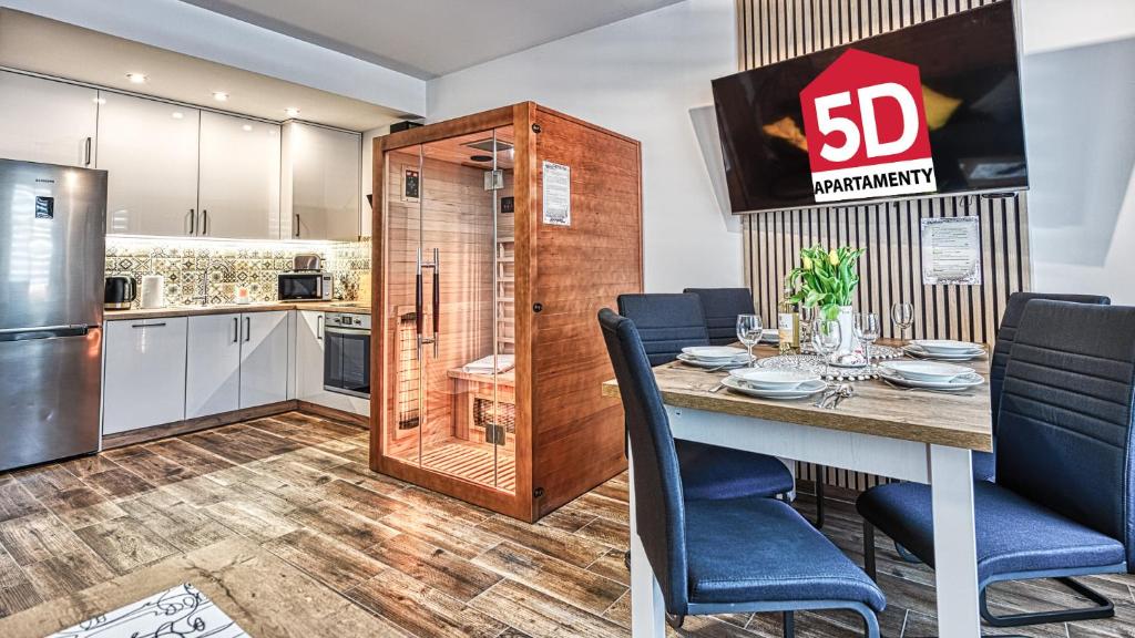Kuchyňa alebo kuchynka v ubytovaní Apartament w Starym Tartaku 2 z Sauną - 5D Apartamenty